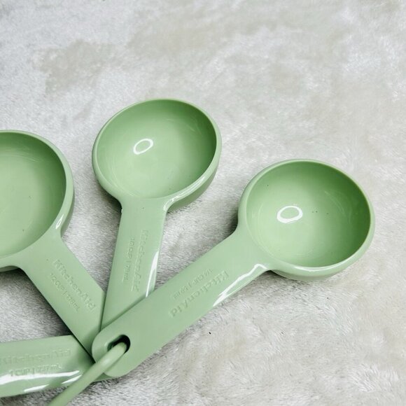 KitchenAid Measuring Cups Set Of 4 Seafoam Green 1/4, 1/3, 1/2, + 1 cup on Ring - Picture 3 of 9
